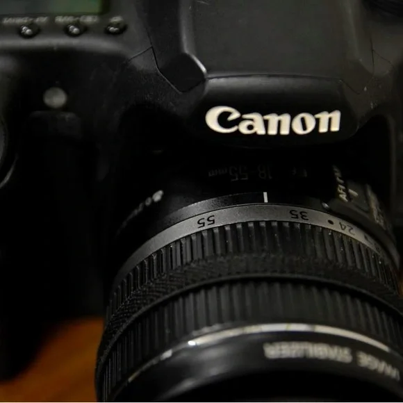 Canon EOS 50D Black Digital Camera Kit - Picture 3 of 15